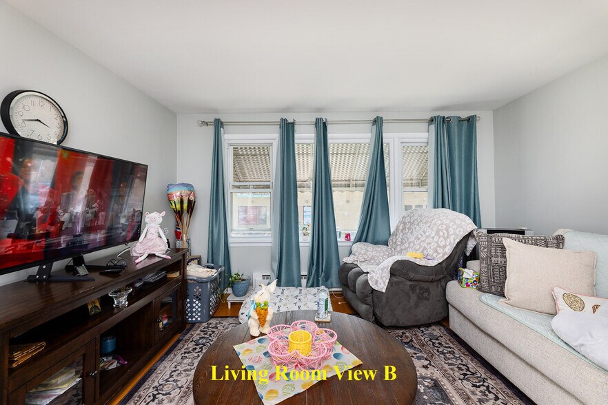 More Photos Of 4401 N Newcastle Ave, Harwood Heights Apartments For Sale