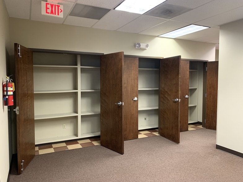 More Photos Of 444 Executive Center Blvd, El Paso Office For Lease