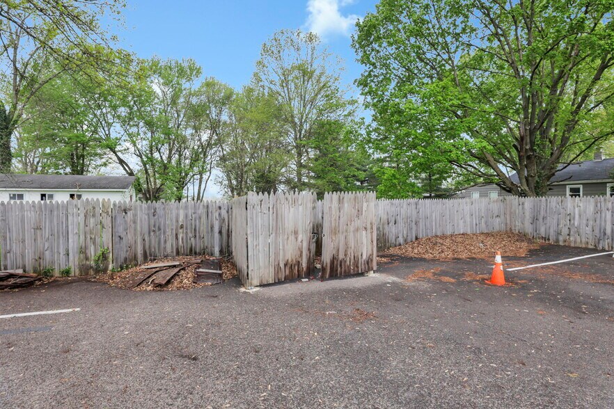 More Photos Of 11472 Broad St SW, Pataskala Bar For Lease