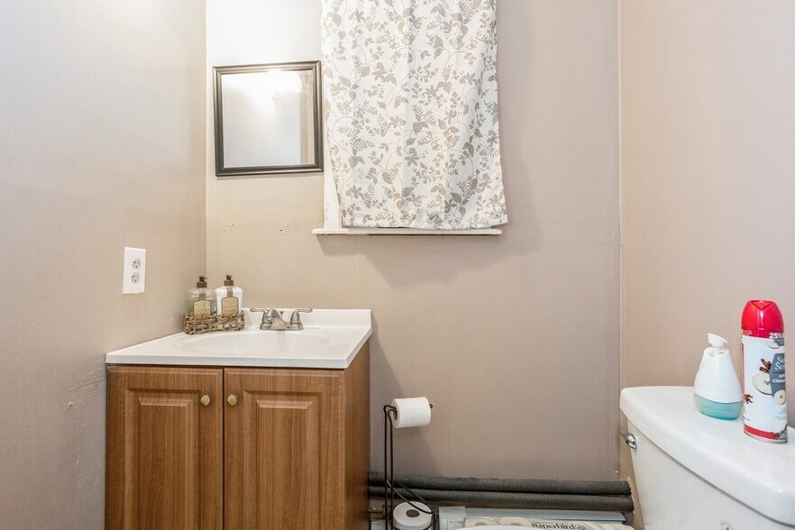 More Photos Of 626 Canal Rd, Mount Sinai Office For Lease