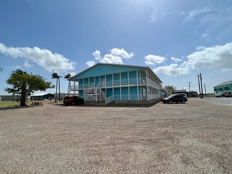 More Photos Of 1144 S Port Dr, Port Mansfield Hotel For Sale