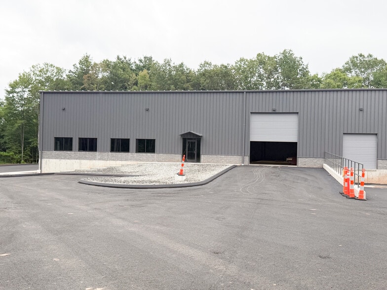 More Photos Of 135 Business Drive park, Bristol Industrial For Lease