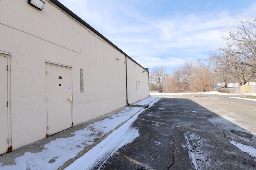 More Photos Of 1067-1095 E Bristol Rd, Burton Unknown For Lease