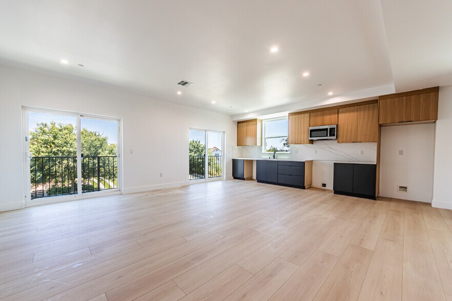 More Photos Of 1557 S Ogden Dr, Los Angeles Apartments For Sale