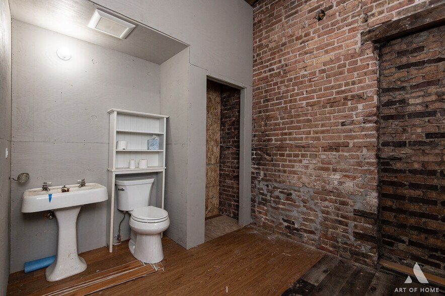 More Photos Of 16-18 E Burlington Ave, La Grange Storefront For Lease