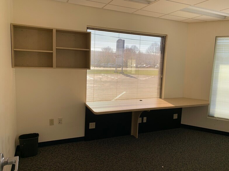 More Photos Of 208 Kevin Ln, Brodheadsville Medical For Lease