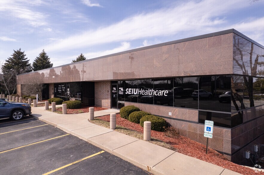 More Photos Of 4920 E State St, Rockford Office For Lease