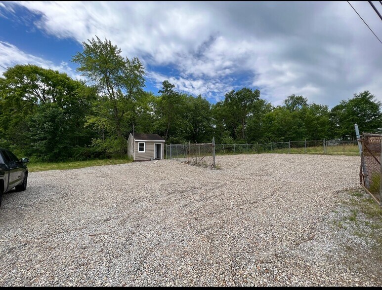 More Photos Of 9540 Tallmadge Rd., Diamond Land For Lease