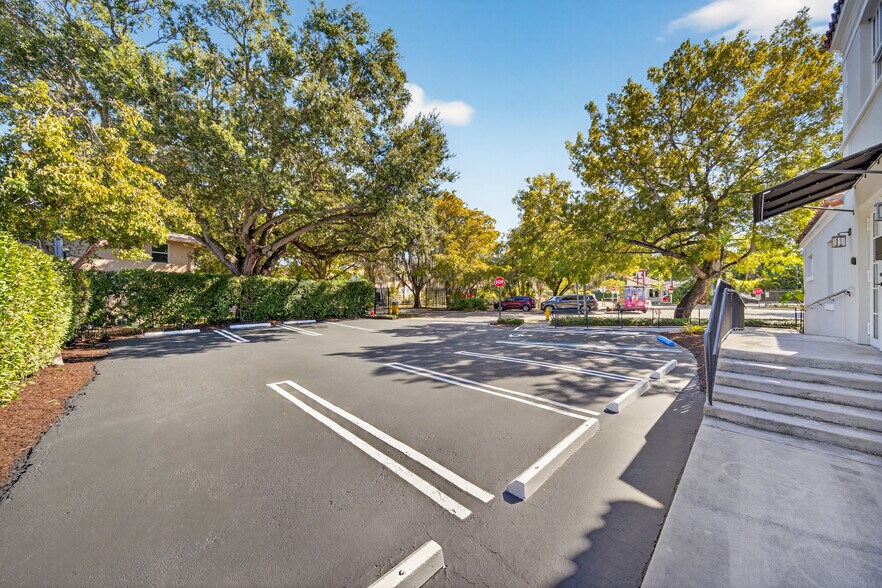 More Photos Of 5801 Biscayne Blvd, Miami Office For Lease