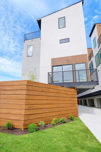 More Photos Of 4739 Gretna St, Dallas Apartments For Sale