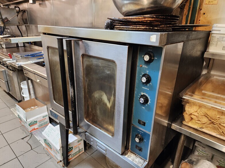 More Photos Of 10 Byward Market Square, Ottawa General Retail For Lease