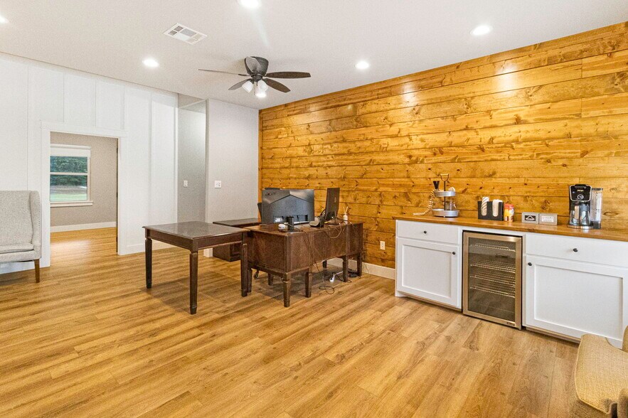 More Photos Of 7899 US Highway 190 W, Livingston Office Residential For Sale