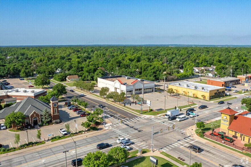 More Photos Of 700 W Main St, Norman Drugstore For Sale