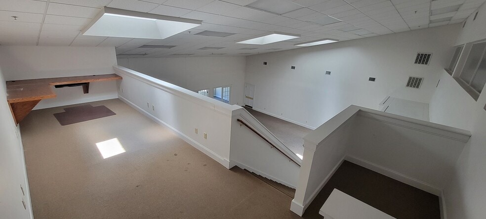 More Photos Of 100 Abingdon Pl, Abingdon Medical For Lease