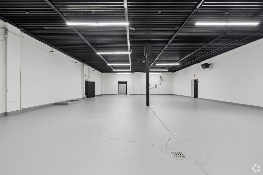 More Photos Of 2810 W Saratoga St, Baltimore Warehouse For Sale