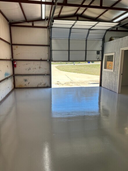 More Photos Of 302 N Main St, Collinsville Light Manufacturing For Lease