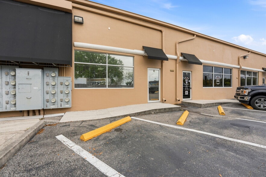 More Photos Of 5404 Hoover Blvd, Tampa Medical For Sale