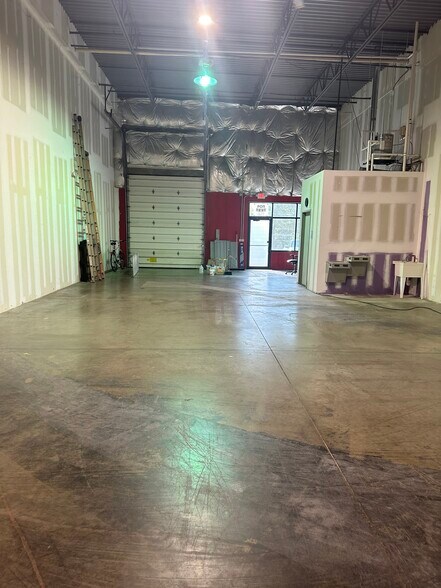 More Photos Of 45915 Maries Rd, Sterling Warehouse For Lease