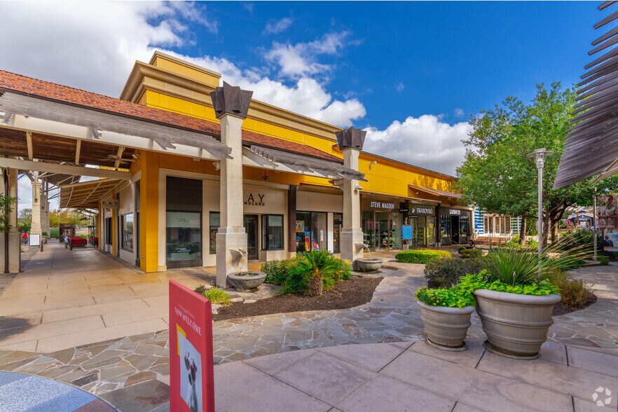 More Photos Of 15900 La Cantera Pky, San Antonio Unknown For Lease