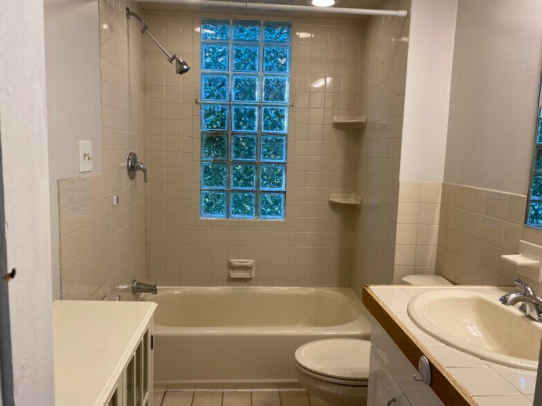 6501 Main St, Trumbull, CT 06611 Apartments For Sale