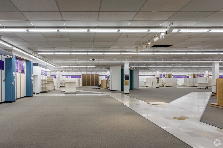 More Photos Of 1160-1300 E Army Post Rd, Des Moines Unknown For Lease