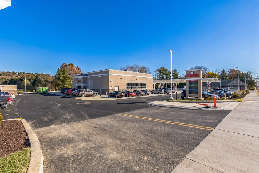 More Photos Of 10 Bernville Rd, Robesonia Convenience Store For Sale