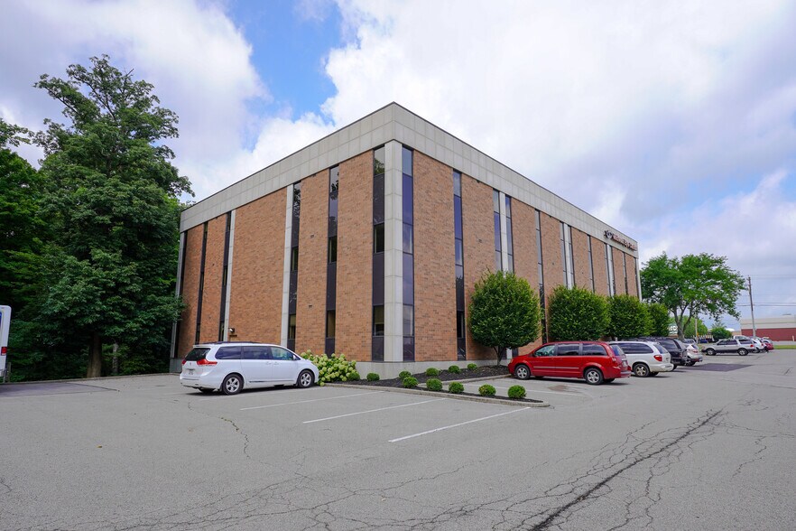 More Photos Of 4452 Eastgate Blvd, Cincinnati Office For Sale