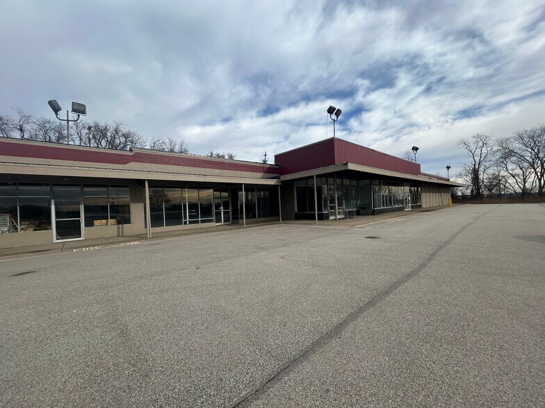 More Photos Of 1515 Washington Blvd, Mckeesport Storefront For Sale