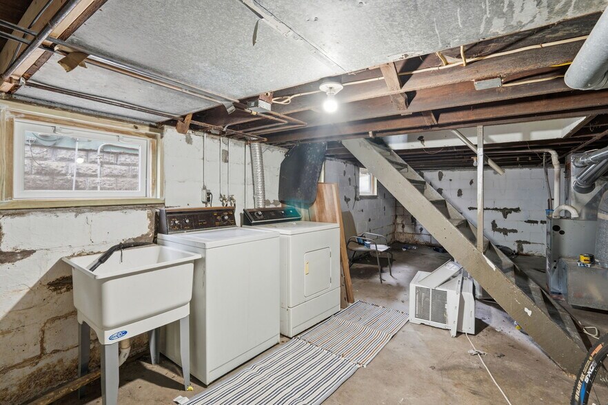 More Photos Of 1415 18th Ave, East Moline Multifamily For Sale