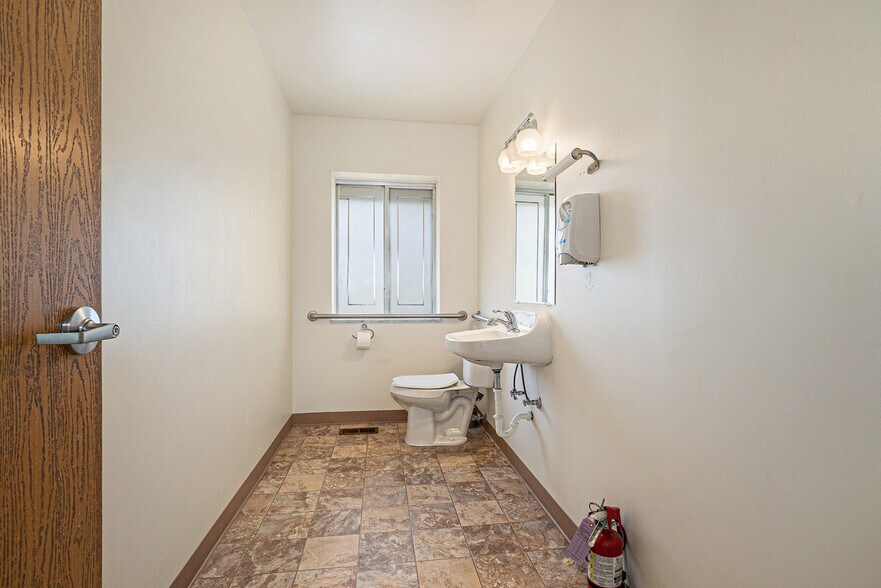 More Photos Of 3929-3933 W Court St, Flint Office For Sale