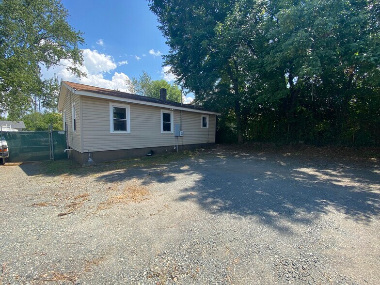 More Photos Of 4514 Old Pineville Rd, Charlotte Office For Lease