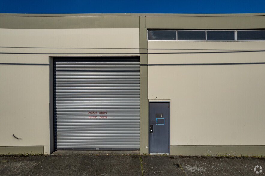 More Photos Of 5805 SW Hood Ave, Portland Warehouse For Lease
