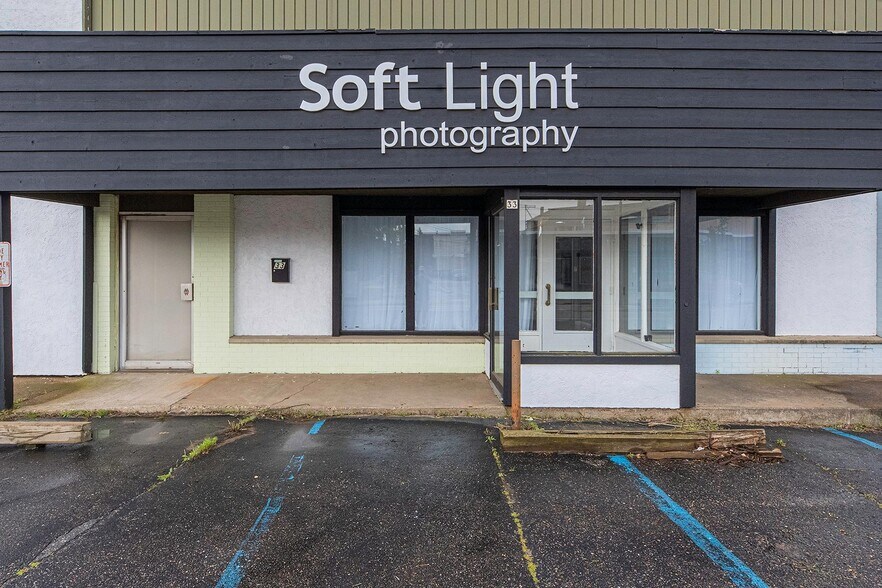 More Photos Of 33 W King St, Rhinelander Storefront Retail Office For Sale