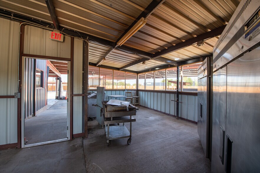 More Photos Of 1402 Old Iowa Park, Wichita Falls Specialty For Lease