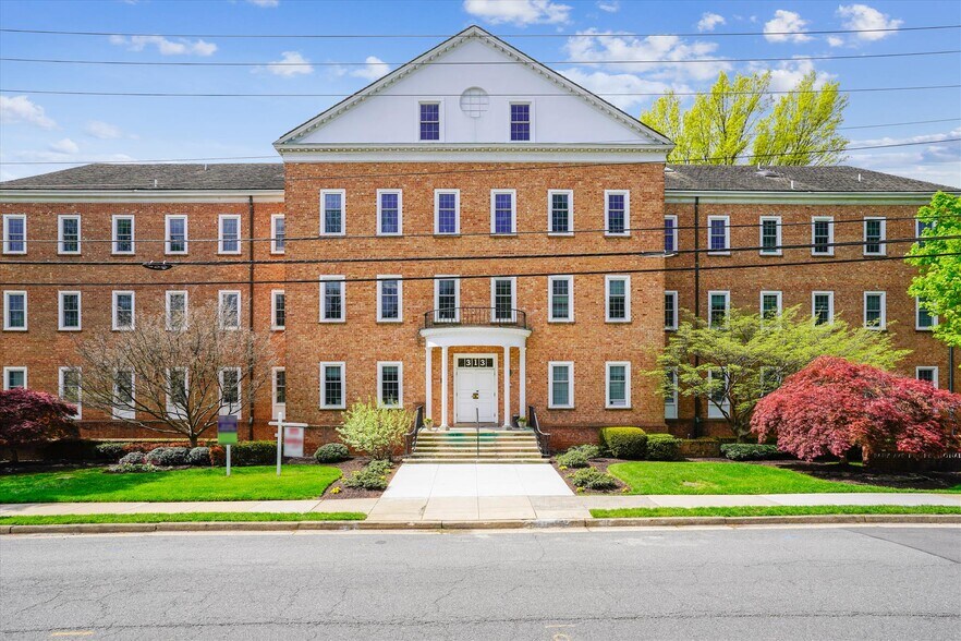 Primary Photo Of 313 Park Ave, Falls Church Medical For Lease