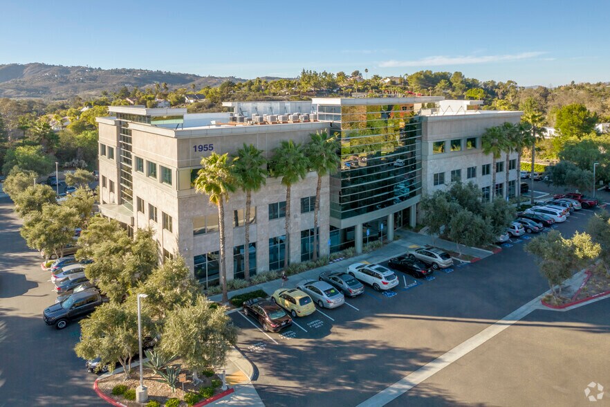 Primary Photo Of 1955 Citracado Pky, Escondido Medical For Lease