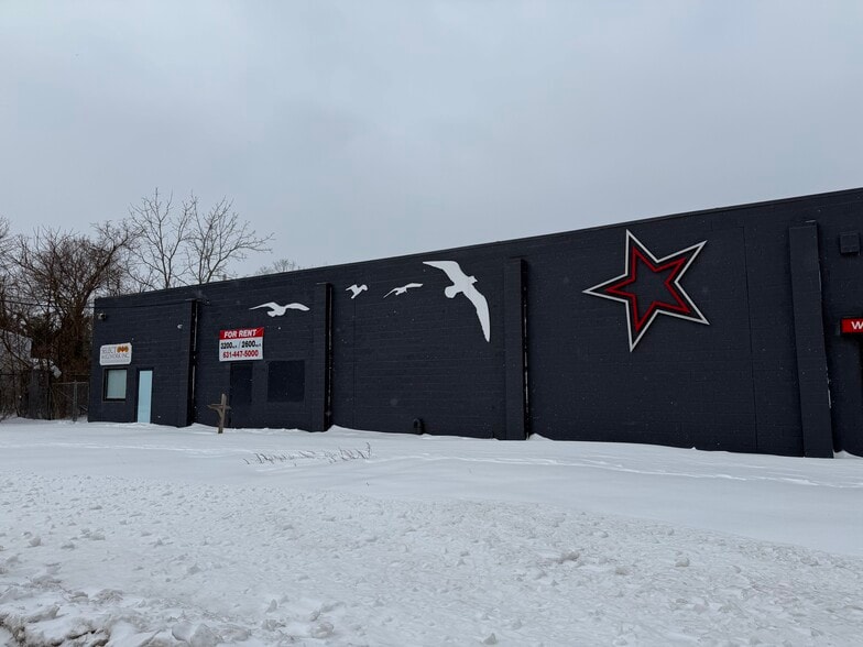 More Photos Of 30 Grove Ave, Patchogue Warehouse For Lease