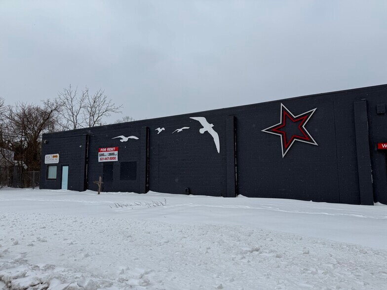 More Photos Of 378 E Main St, Patchogue Warehouse For Lease