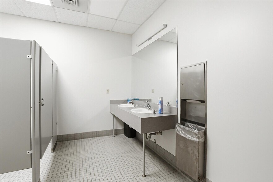 More Photos Of 15 Roszel Rd, West Windsor Office For Sale