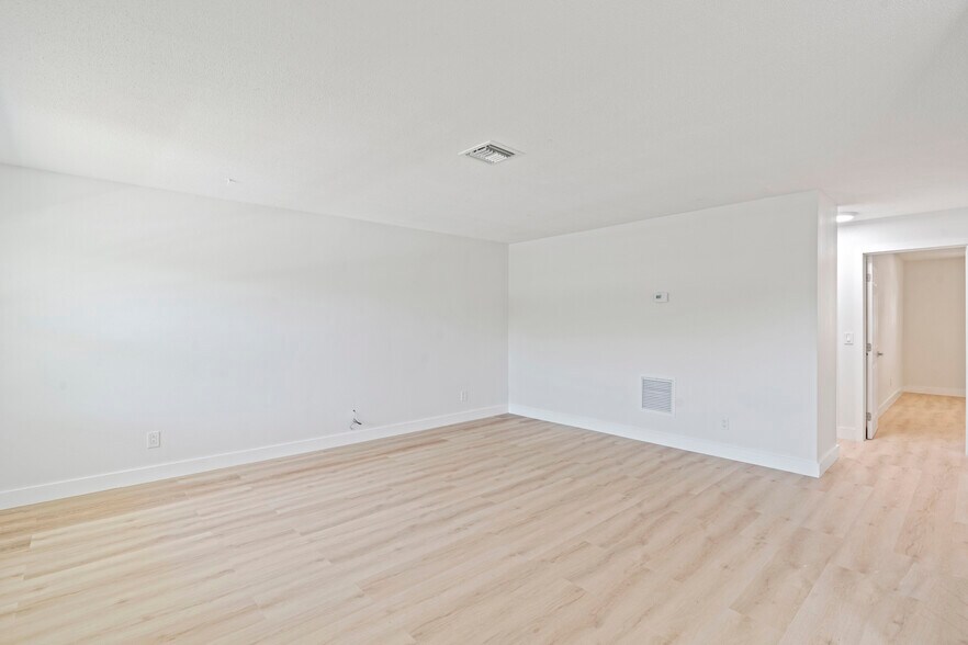 More Photos Of 1150 Carlton Ct, Fort Pierce Apartments For Sale