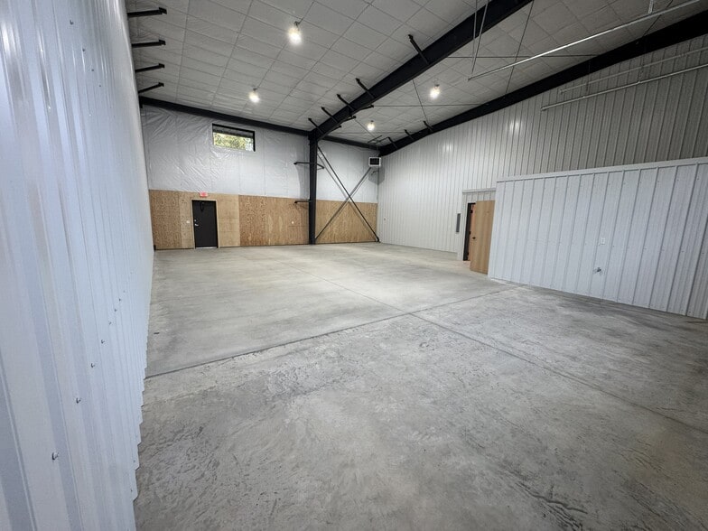 More Photos Of 647 7th Ave, Ponderay Manufacturing For Lease
