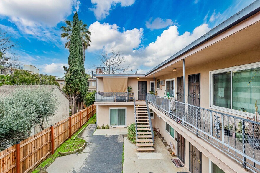 More Photos Of 5333 Bellingham Ave, Valley Village Apartments For Sale