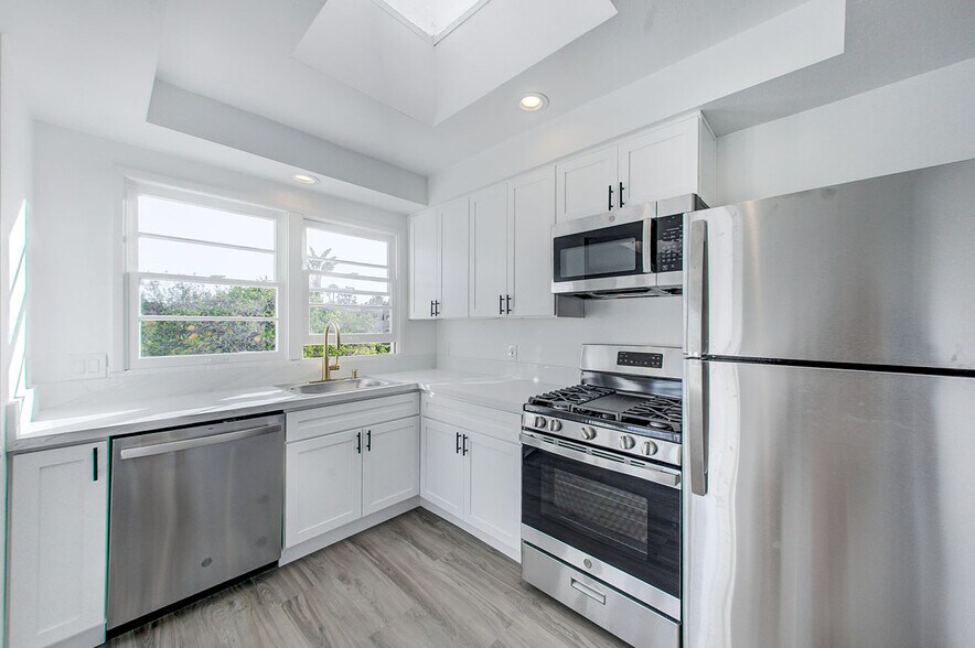 More Photos Of 1147 24th St, Santa Monica Apartments For Sale