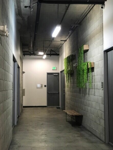 More Photos Of 915 Mateo St, Los Angeles Loft Creative Space For Lease
