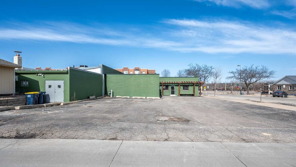 More Photos Of 112 Sommerville St S, Shakopee Freestanding For Sale