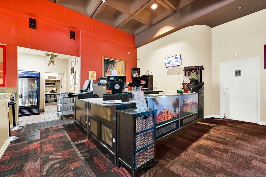 More Photos Of 1055 Bay Area Blvd, Houston Restaurant For Sale