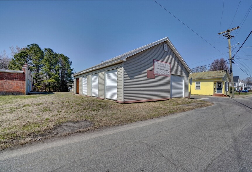 More Photos Of 300 Wilson Ave, Wakefield Sussex Self Storage For Sale