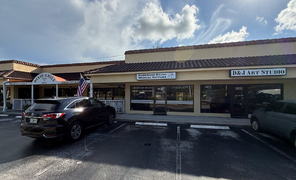 More Photos Of 3800 SE Dixie Hwy, Stuart Unknown For Lease