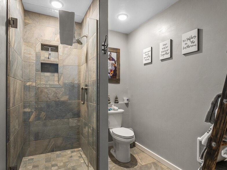 More Photos Of 201 Steele St, Algoma Hotel For Sale