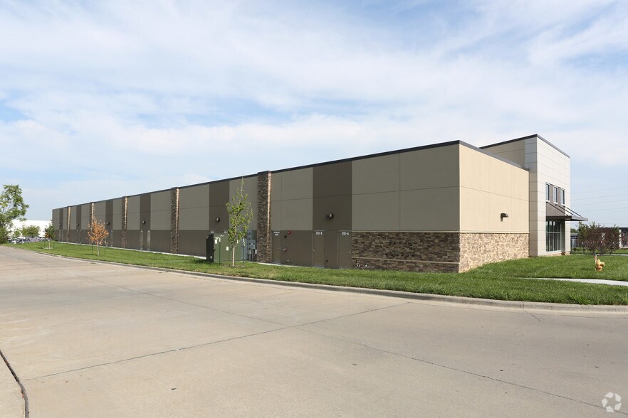 More Photos Of 1151 Oldham Pky, Lee's Summit General Retail For Sale